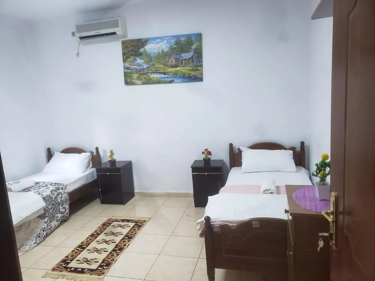 Hostel Split Rock Tirana 0*,