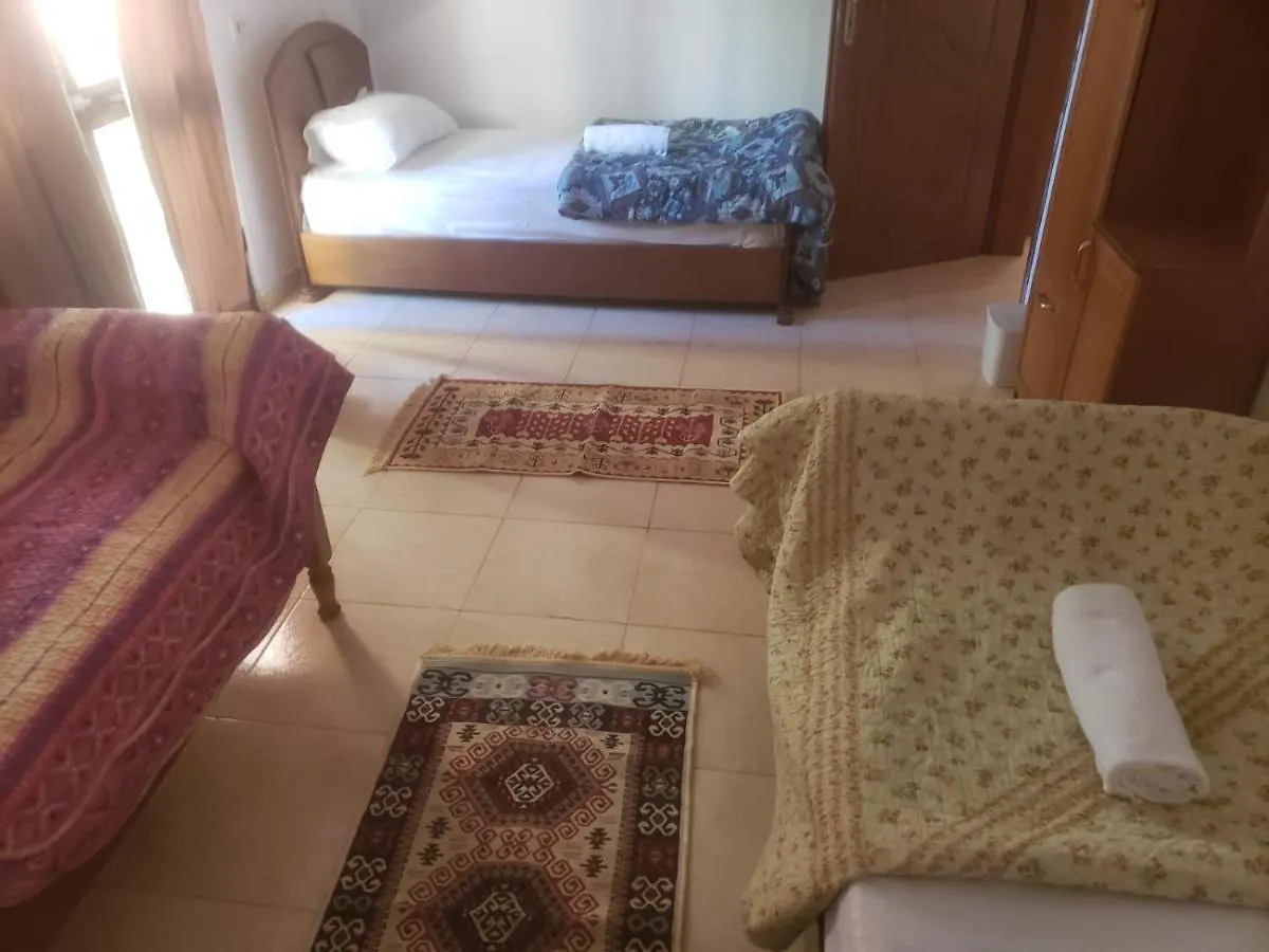 Hostel Split Rock Tiran