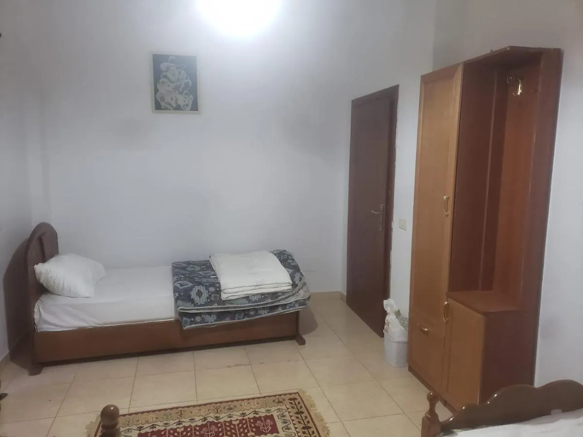 Hostel Split Rock Tiran
