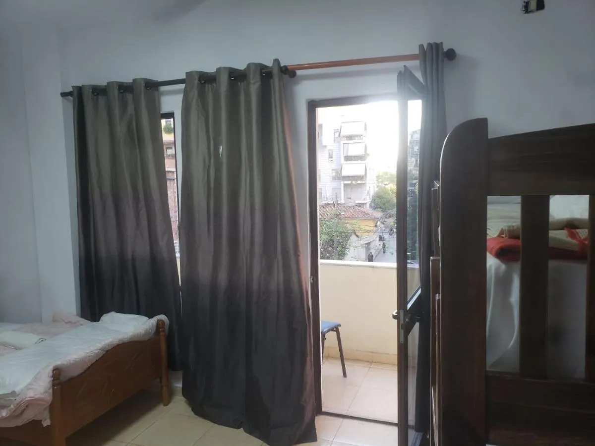 Hostel Split Rock Tiran