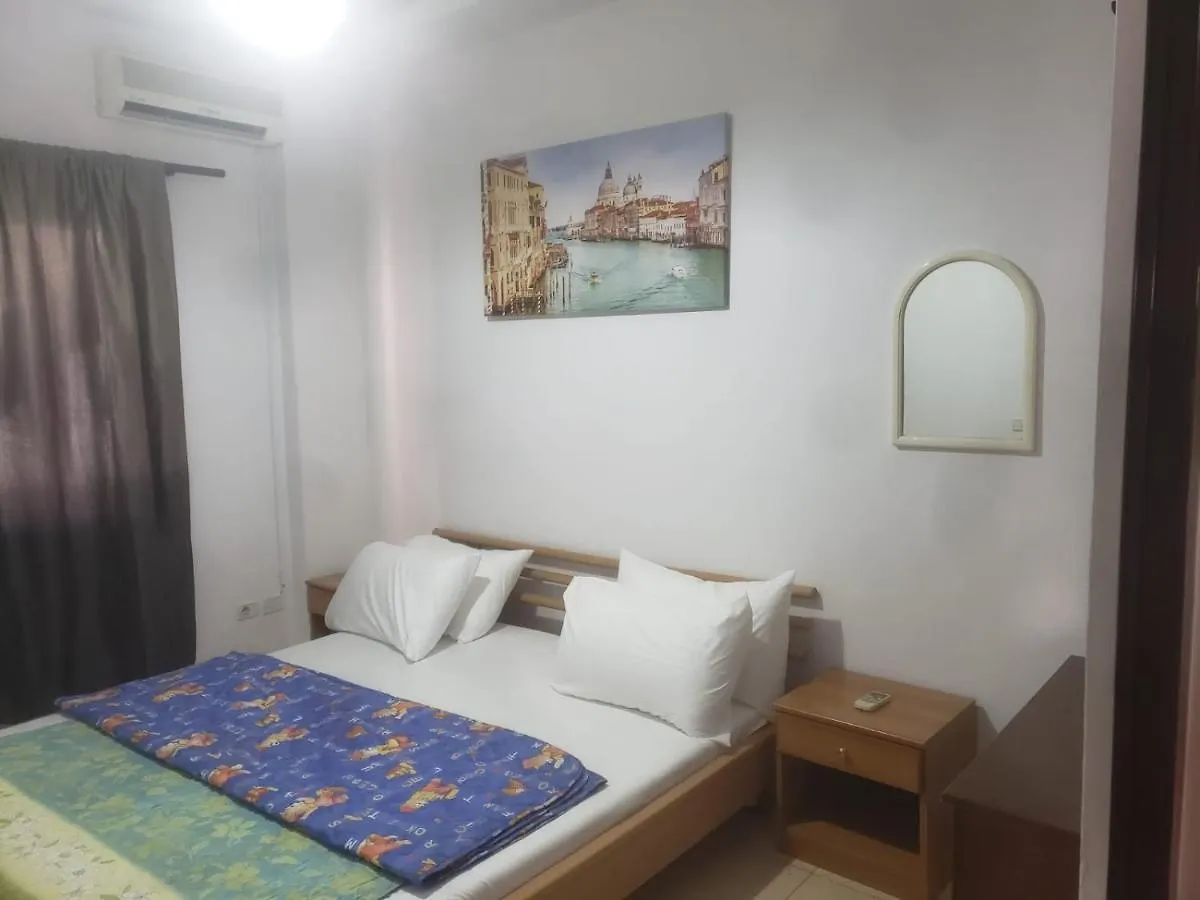 Hostel Split Rock Tiran